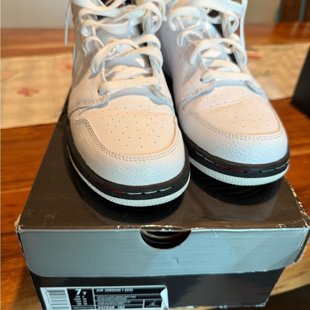 Air Jordan 1 Retro High OG White Cinco de Mayo